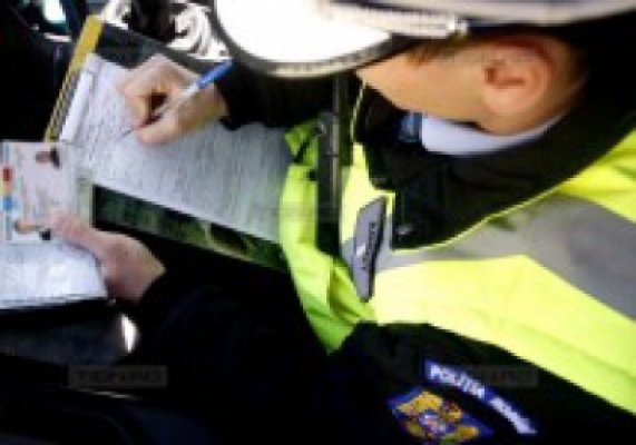Prins la volan chiar dacă nu avea permis de conducere, la Cuza Vodă